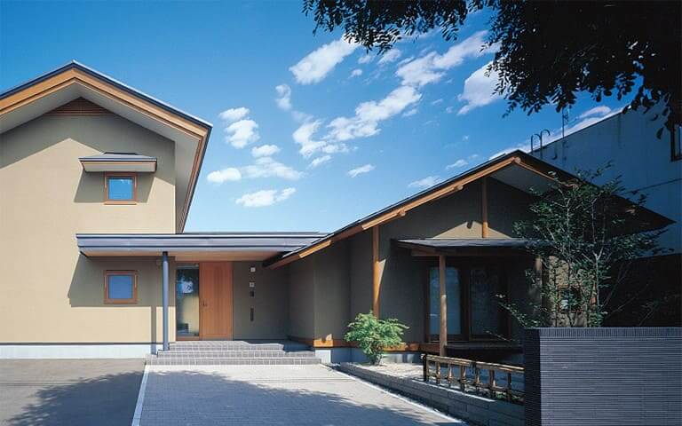 豪邸研究会 Auf Twitter 切妻屋根の本宅と廊下で繋がる数寄屋造りの茶室のある邸宅 T Co Cl7jolvjre 豪邸 茶室のある家 切妻屋根 数寄屋造り