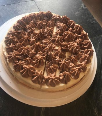 Kesäkahvila Vellikello on vielä 27.7. asti auki. Käykäähän hörppäämässä sumpit ja smoothiet sekä maistelemassa päivittäin vaihtuvia leivonnaisia. Osoite: Selkientie 34 C #kontiolahti #selkie #kesäkahvila #pohjoiskarjala facebook.com/Maisemakylien/