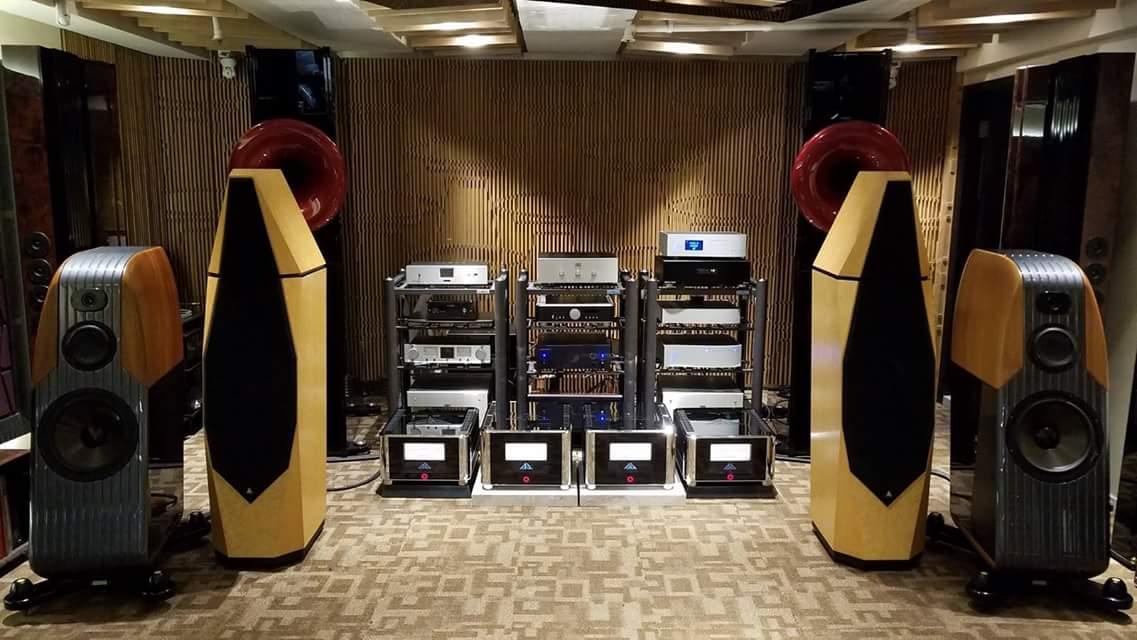 Berny2876's tweet photo. Nice showroom at Absolute Hi End in HK...#Avalon &amp; #Kharma #speakers with #AnalogDomain &amp; #Orpheus. https://t.co/D3DNFonuGS