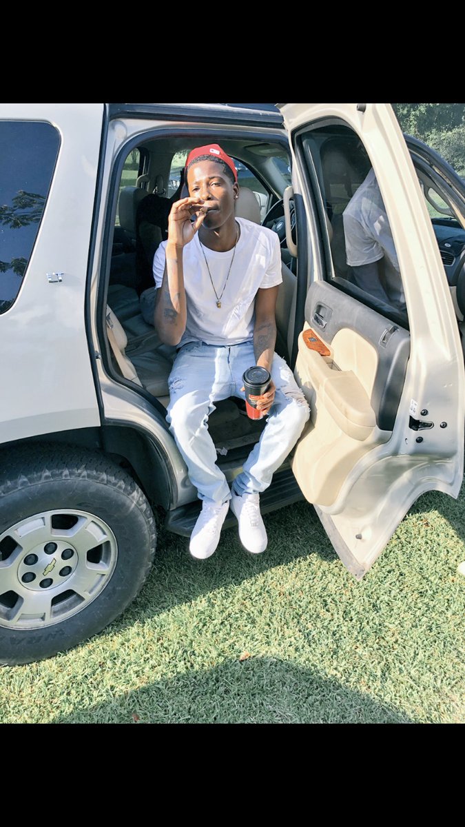 JaayyOg's tweet photo. been pressure since a jit🕊🅱️👌🏾 #GloDay #LLBBF #LLTJ https://t.co/auRxNnLC1n