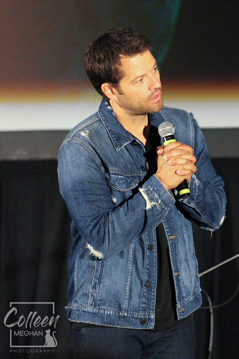 NYsparklergirl's tweet photo. @mishacollins #SpnChi https://t.co/mNZBdXm9Py
