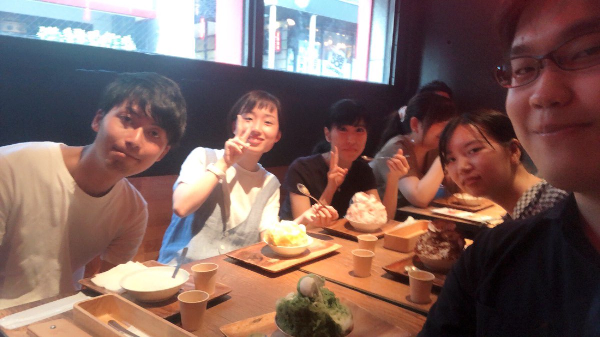 ymns_semi's tweet photo. 昨日は春学期最後のゼミでした！
(更新が滞り申し訳ありません！)
山梨先生との面談、ランチ、飲み会...と充実した1日でした🙌✨

数少ない男子も仲良く可愛くかき氷食べたりしちゃうゼミです🍧

夏合宿に向けて卒論も頑張りましょう！ https://t.co/flVNtkNFED