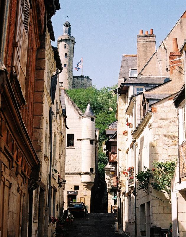 experienceloire's tweet photo. Market day in beautiful, medieval Chinon today
https://t.co/vo57xAYN0s https://t.co/PRREZLw8FK