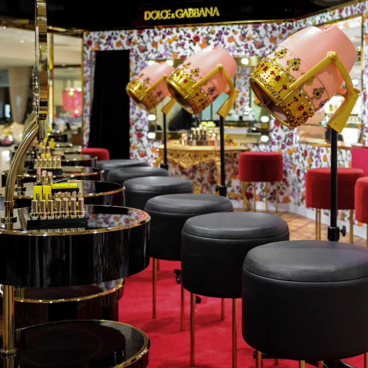 dolcegabbanajp's tweet photo. 7月18日(水)より伊勢丹新宿店本館1階 ザ・ステージにて、#DGビューティ のポップアップストアを開催。スペシャルメイクアップコレクションやフレグランスから、あなたのお気に入りアイテムを。#DGMillennialskin #DGMissSicily #DGDolce #DGVelvet https://t.co/VJVRCRUTbb