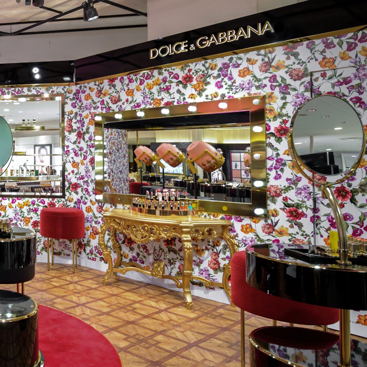 dolcegabbanajp's tweet photo. 7月18日(水)より伊勢丹新宿店本館1階 ザ・ステージにて、#DGビューティ のポップアップストアを開催。スペシャルメイクアップコレクションやフレグランスから、あなたのお気に入りアイテムを。#DGMillennialskin #DGMissSicily #DGDolce #DGVelvet https://t.co/VJVRCRUTbb