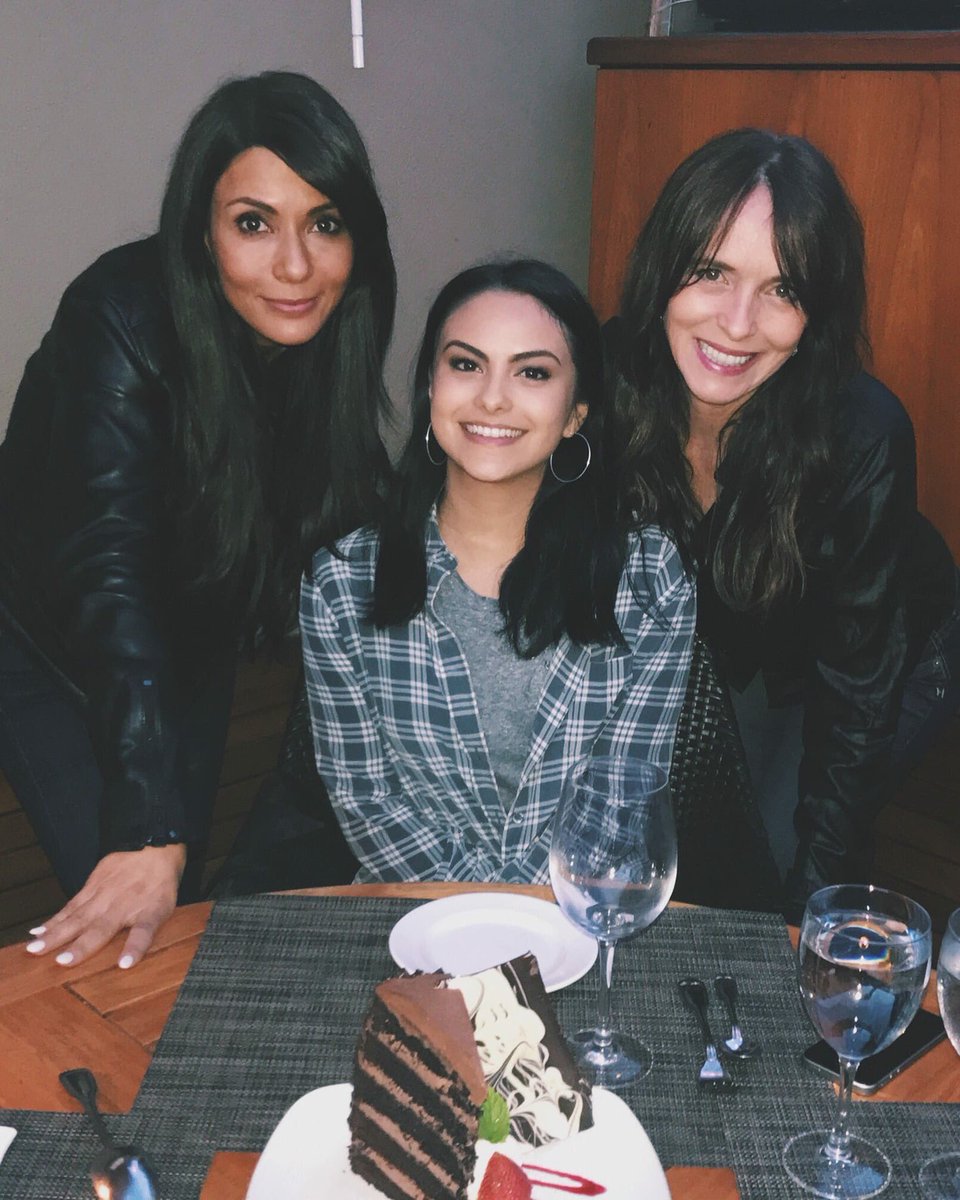 CraescuSanella's tweet photo. TV mother and real mother 💕 
 What is your favorite? 🤔 #riverdale 💗  
@marisolnichols @CamilaMendes https://t.co/PwbaunTgor