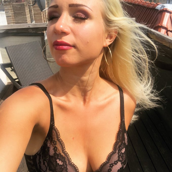 Traumhaftes Wetter gestern beim Dreh mit @visitx_tv &hearts;️ Ich w&uuml;nsche euch einen tollen Tag heute 😘 Gr&uuml;&szlig;e<a class="tags" target="_blank" title="On Twitter" href="/?out=eyJ0eXAiOiJKV1QiLCJhbGciOiJIUzUxMiJ9.eyJpYXQiOjE3MjIzMTA5MjUsImlzcyI6InR3cG9ybnN0YXJzLmNvbSIsIm5iZiI6MTcyMjMxMDkyNSwiZXhwIjoxNzUzODQ2OTI1LCJyZWRpcmVjdF91cmwiOiJodHRwczovL3R3aXR0ZXIuY29tL3Zpc2l0eF90diJ9.mmc6gEwvnQfAXuBaKefKGAbZT_5cW4_4SZxdY4sDHcu-ZwQP9HYvk3NvxFrFC2uDOjPlUIWTvFi5vRnPCRENDA">@visitx_tv</a><a href="/tag/lingerie"class="tags"><span>#lingerie</span></a><a href="/tag/girl"class="tags"><span>#girl</span></a><a href="/tag/sexy"class="tags"><span>#sexy</span></a><a href="/tag/sun"class="tags"><span>#sun</span></a><a href="/tag/sex"class="tags"><span>#sex</span></a><a href="/tag/production"class="tags"><span>#production</span></a><a href="/tag/porn"class="tags"><span>#porn</span></a>