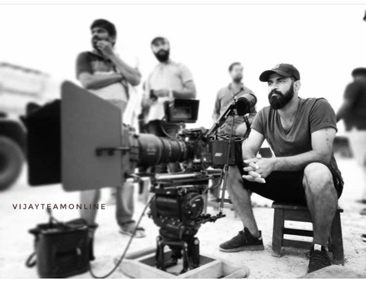 Vijayfansclb's tweet photo. Exclusive Shooting spot Pic #Sarkar ! Stay Tuned @VijayTeamOnline for more 👌👍 https://t.co/EOuyOtDkHJ