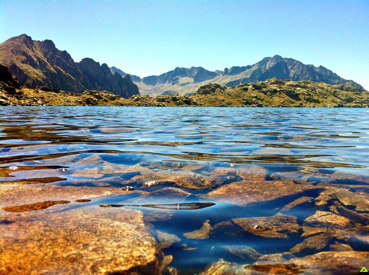 snomontromies's tweet photo. ¿Os imagináis como seria el #mar entre montañas? ❤️☝🏽😜
This is 👉🏼 @Val_dAran 😍

#Aiguestortes 
#SummerIsHere in #ValdAran https://t.co/522P7Jgn6C