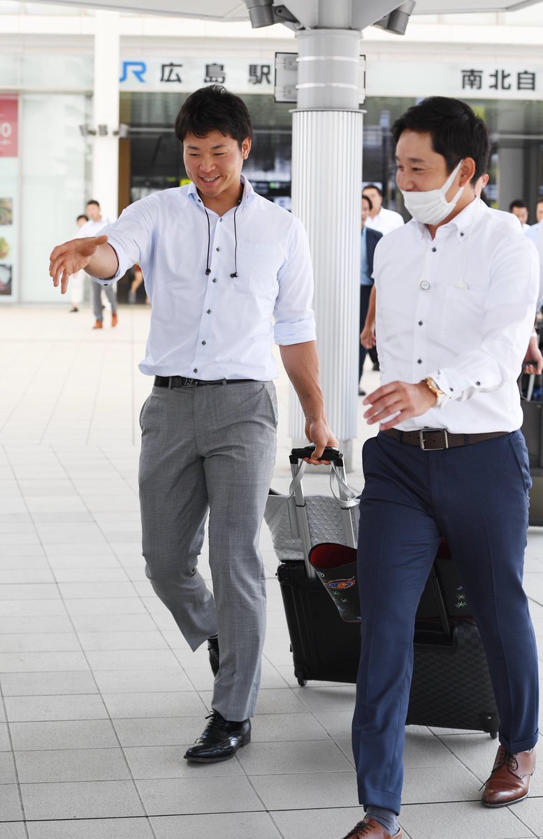 日刊スポーツ 巨人担当 日刊スポーツ gコレ 移動写真特集 広島へと向かう 小林誠司 石川慎吾 亀井善行 高橋由伸 監督 撮影 たえ見朱実 Giants ジャイアンツ スーツ姿 イケメン 夏のgコレ 日刊スポーツ 巨人担当 日刊スポーツ gコレ 移動写真特集 広島へと向かう 小林誠司 石川慎吾 亀井善行 高橋由伸 監督 撮影 たえ見朱実 Giants ジャイアンツ スーツ姿 イケメン 夏のgコレ