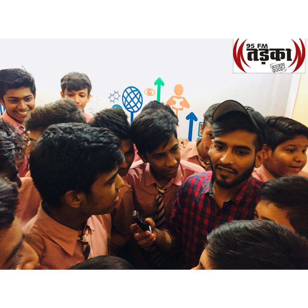 rjamanofficial's tweet photo. Full on masti and Dhamaal with schools students at The Mega Exhibition (Hotel Nagar Residency)
#rjaman #fmtadka #soundsgood #udaipurlocal #albellaaman @FM_Tadka @RjAman74150800 https://t.co/br9dzSkfj7