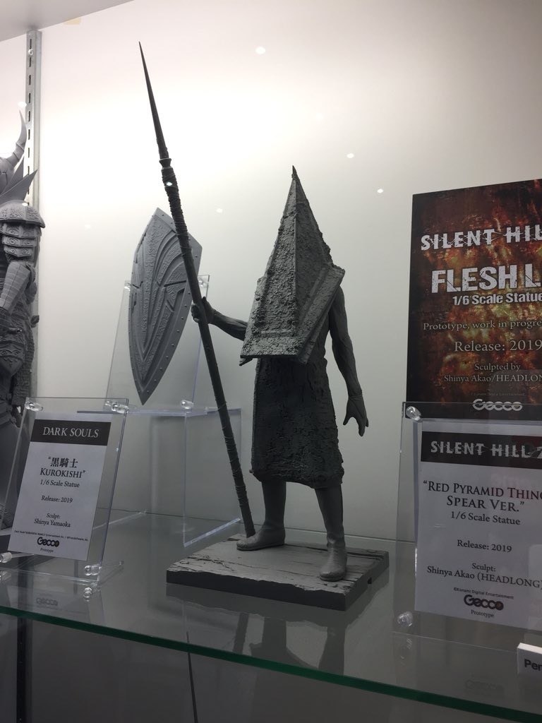 豆魚雷 Sdcc18速報 Gecco編 Geccoサイレントヒルシリーズ待望の続編 その姿がsdcc会場にて初お披露目です さらに三角様の背後には新たなるアイテムの名が 豆魚雷 Sdcc18速報 Gecco編 Geccoサイレントヒルシリーズ待望の続編 その姿がsdcc会場にて初お披露目です さらに三角様の背後には新たなるアイテムの名が