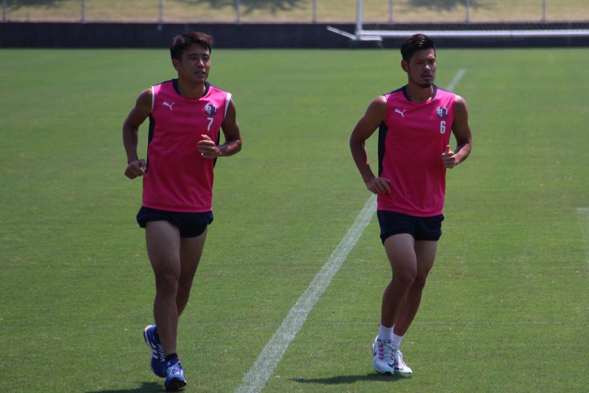 セレッソ大阪オフィシャル Pa Twitter チームは午後にクラブハウスに到着 何名かの選手は到着後グラウンドで軽めの調整を行っていました 22日 日 はヤンマースタジアム長居で浦和戦 勝利のために熱いご声援をお願いします Sakuraspectacle Cerezo セレッソ大阪