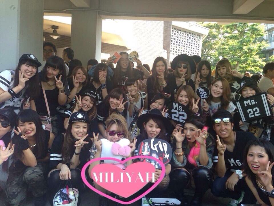 LOVER0408's tweet photo. みんなのレポみてたらこっちまで幸せになる〜〜
昔から知ってる子がバクステあたったり神席だったりミリヤさんに覚えてもらってるのみたら泣けるね😭やっぱり神様は見てる。
わたしもミリヤにあいたいーーーライブ始まる前のわちゃわちゃ感がだいすきー終わってからのご飯会もしたいー https://t.co/8UZvfGzV9A