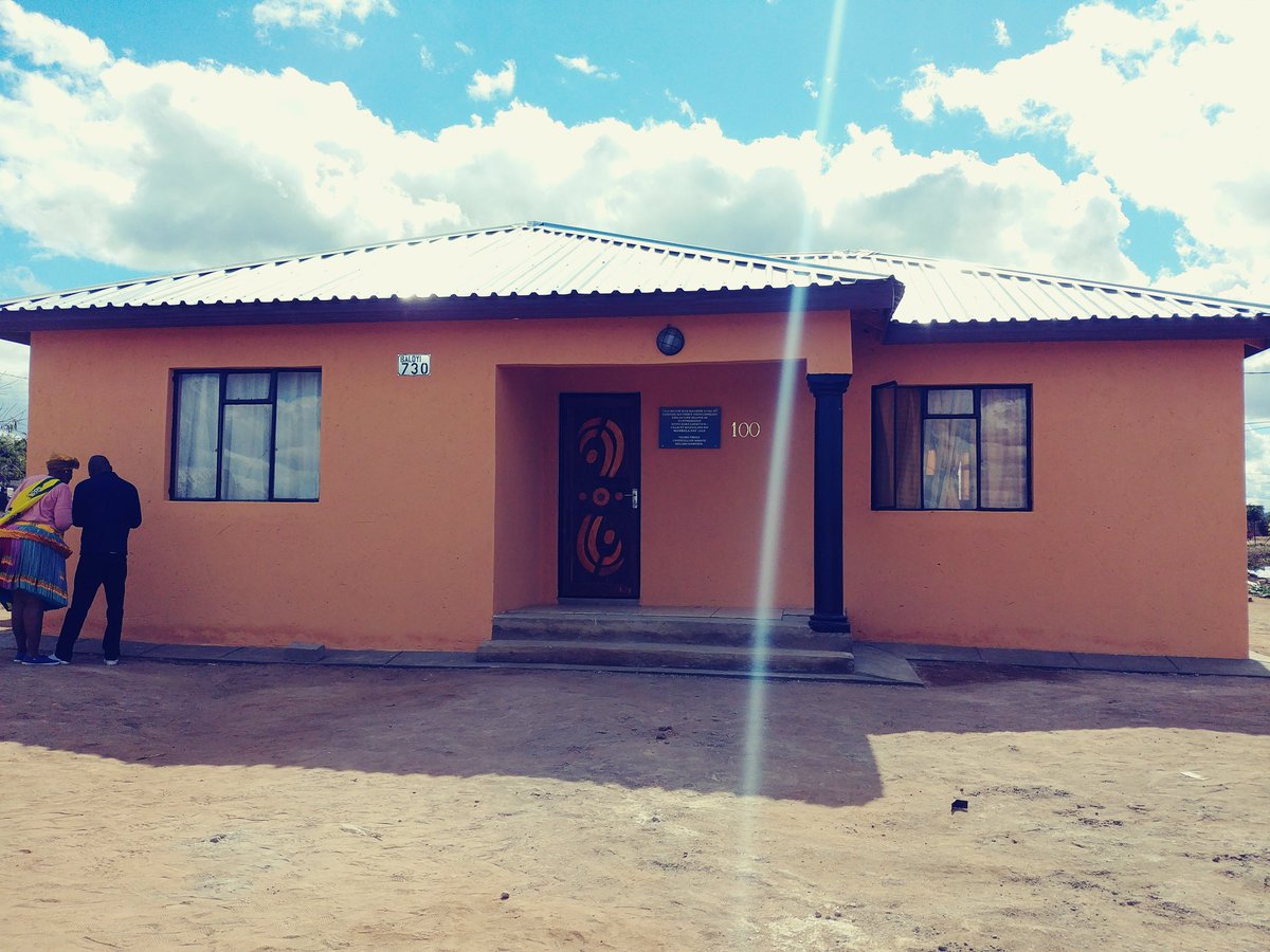 Munghana's tweet photo. Before and after. Hiku tirhisana na Vhembe District Municipality ahi tlangela #Mandela100 hiku nyikela yindlo eka ndyangu waka Baloyi eka Nwa-Matatani. #LiveHisLegacy https://t.co/eaCQM0doVF