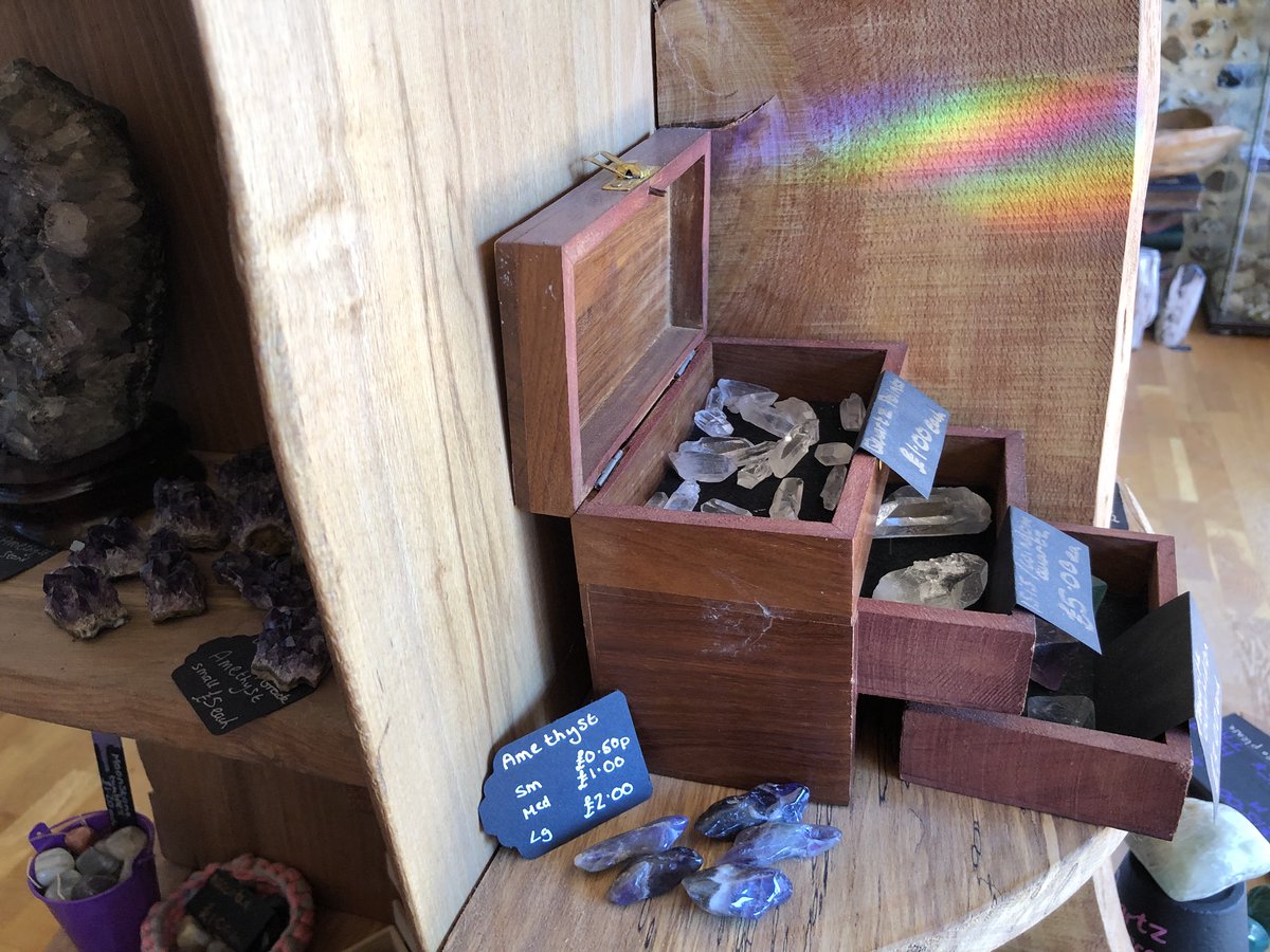 theCrystalPath's tweet photo. Small quartz and amethyst points for grids. @thecrystalpath #crystalsforsale #crystals #jewelinsuffolk #interiordesign #interiors #suffolk #burystedmunds #display #supportsmallbusiness #shoplocal #shopsmall #quartz #quartzpoints #amethyst #events #grids #eventplanner https://t.co/bk7YOz7U9m