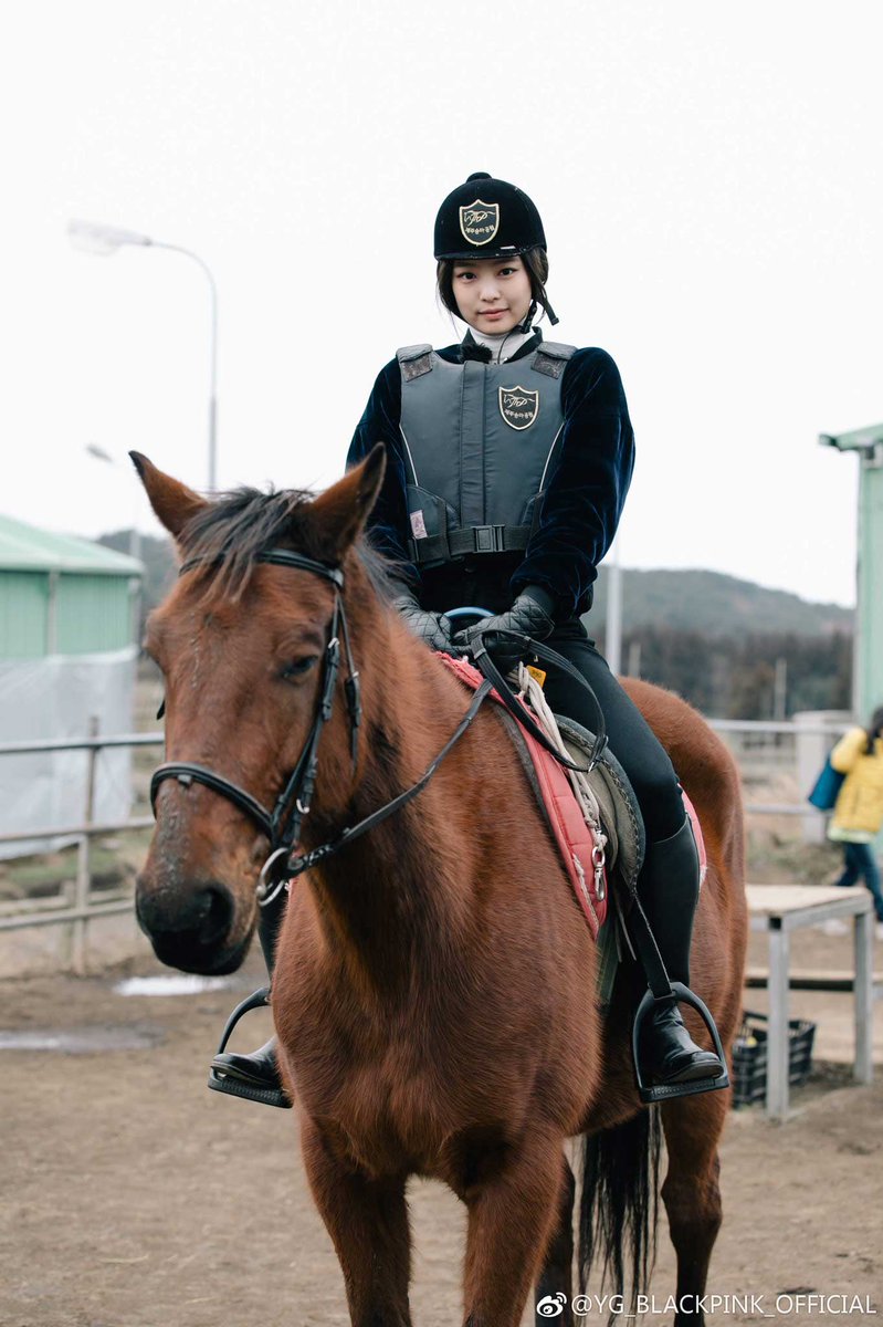 GD and Jennie with horses. Rich family culture.  #BIGBANG  #BLACKPINK