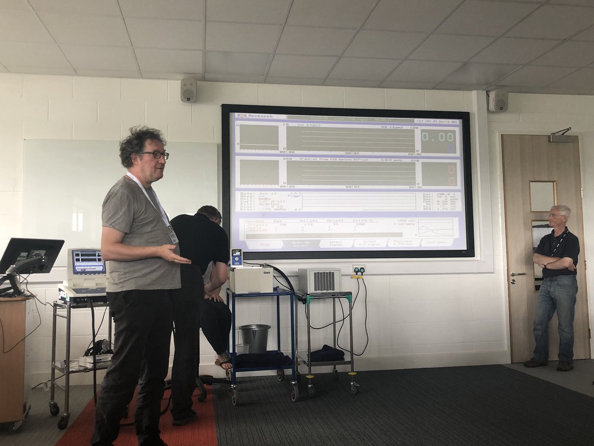 Selma_Rut83's tweet photo. A great lecture about pain from @Dave_Shef. Wery interesting and a fun time! @DerbyUniOnline #udolpip #udolpsych #pipweek #pain #painexperiment #lecture https://t.co/jIaRWeHcH8