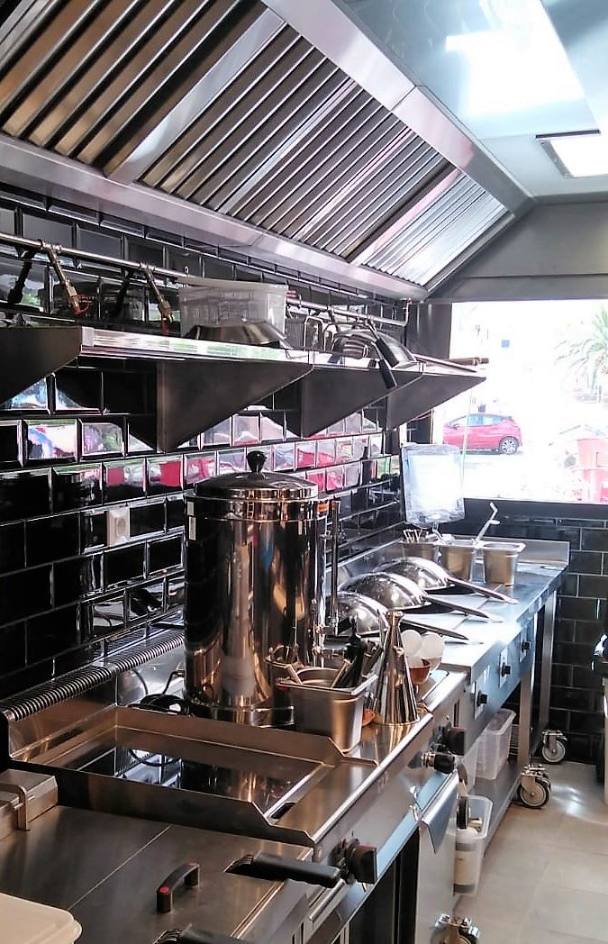 FloresVallesSA's tweet image. La cadena asiática UDON ha elegido a Flores Valles para toda la realización de la cocina en su nuevo restaurante en Magaluf , Mallorca. Mobiliario y equipamiento de calidad para el primero de muchos proyectos de colaboración entre ambos.