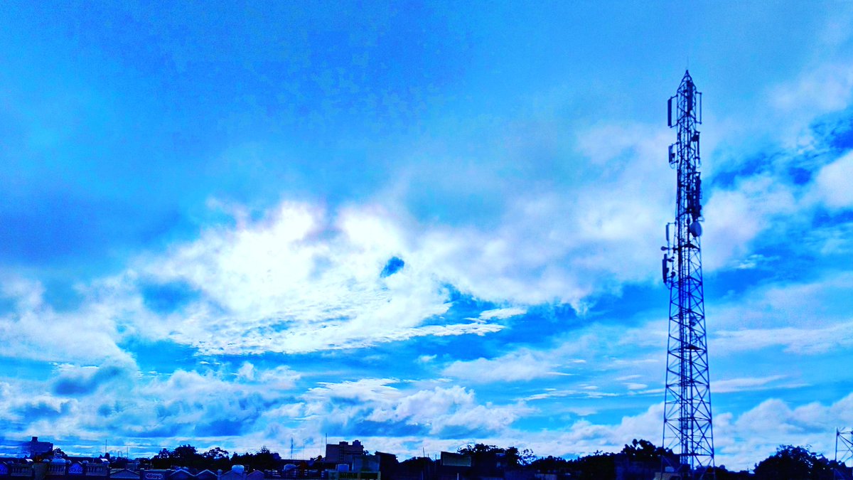 voiceofvivek11's tweet photo. Mera Shahar To Baarishon Ka Ghar Thehra,
Yahan Ki Aankh Ho Ya Dil, Bahot Barasti Hain !
#sky #blue #clouds #bluesky #undersky #naturelover #colours #traveller #hastag #blogget #vlogger #photography_expert #vov #vov_phototography #viveksolanki https://t.co/HVgfvsA4KD