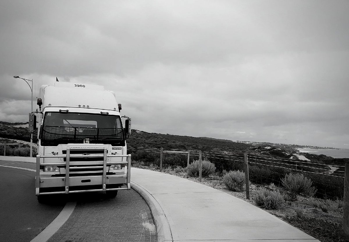 TrueBlueTruck's tweet photo. Parked. #TruckYeah #Training #Perth https://t.co/R8OdC3JALB https://t.co/XpJE3mweeg
