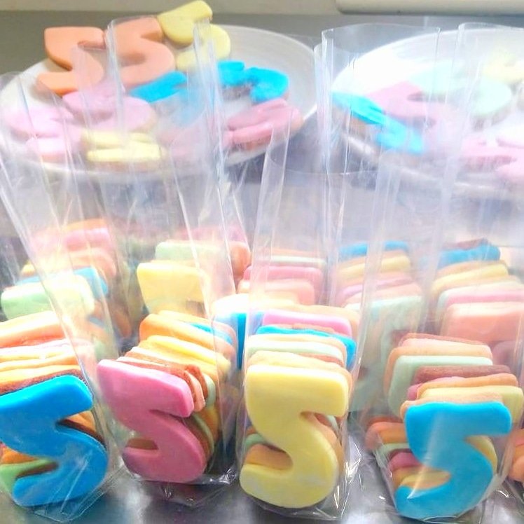 geographerstore's tweet photo. It's our 5th birthday today! Thank you to all our customers, staff &amp; suppliers over the years. We're hoping to raise £250 for @alzheimerssoc this week by selling our 50p homemade iced biscuits. Why not grab a bag! #Alzheimers #Cambridge #biscuits #birthday #5today https://t.co/T70CrZb3aX