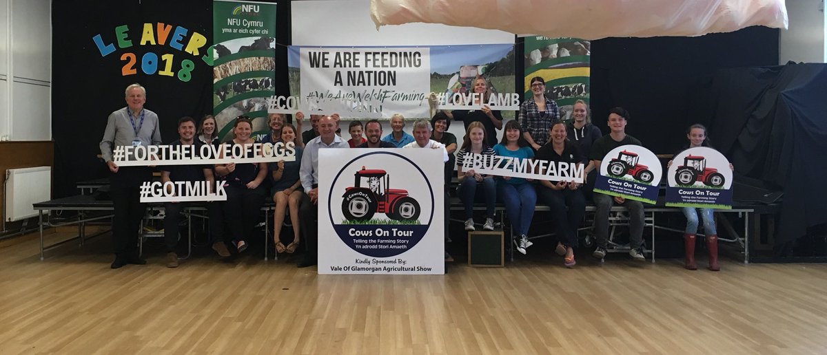 The superb #CowsOnTour team picture <a href="/roathparkprm/">Roath Park Primary</a> #WeAreFeedingaNation #WeAreWelshFarming Getting ready to welcome @wgcs_education to the school now and on to the afternoon sessions