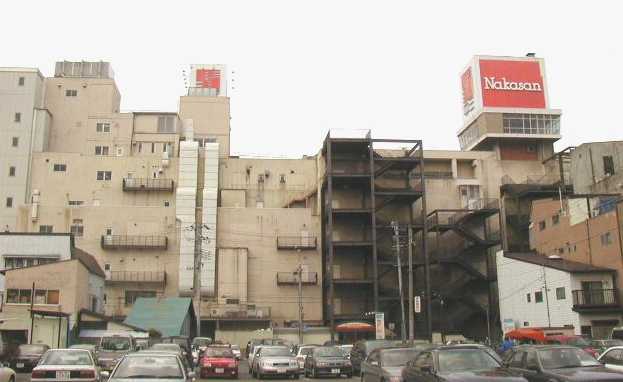 まると イワテライフ日記 Twitterissa もりおか00 中三盛岡店 生姜町方面から見た中三 機械的な感じが素敵 画面右 展望台っぽい施設が この頃はまだ残っていた 僕は残念ながら 肴町の川徳を知らない 00年3月