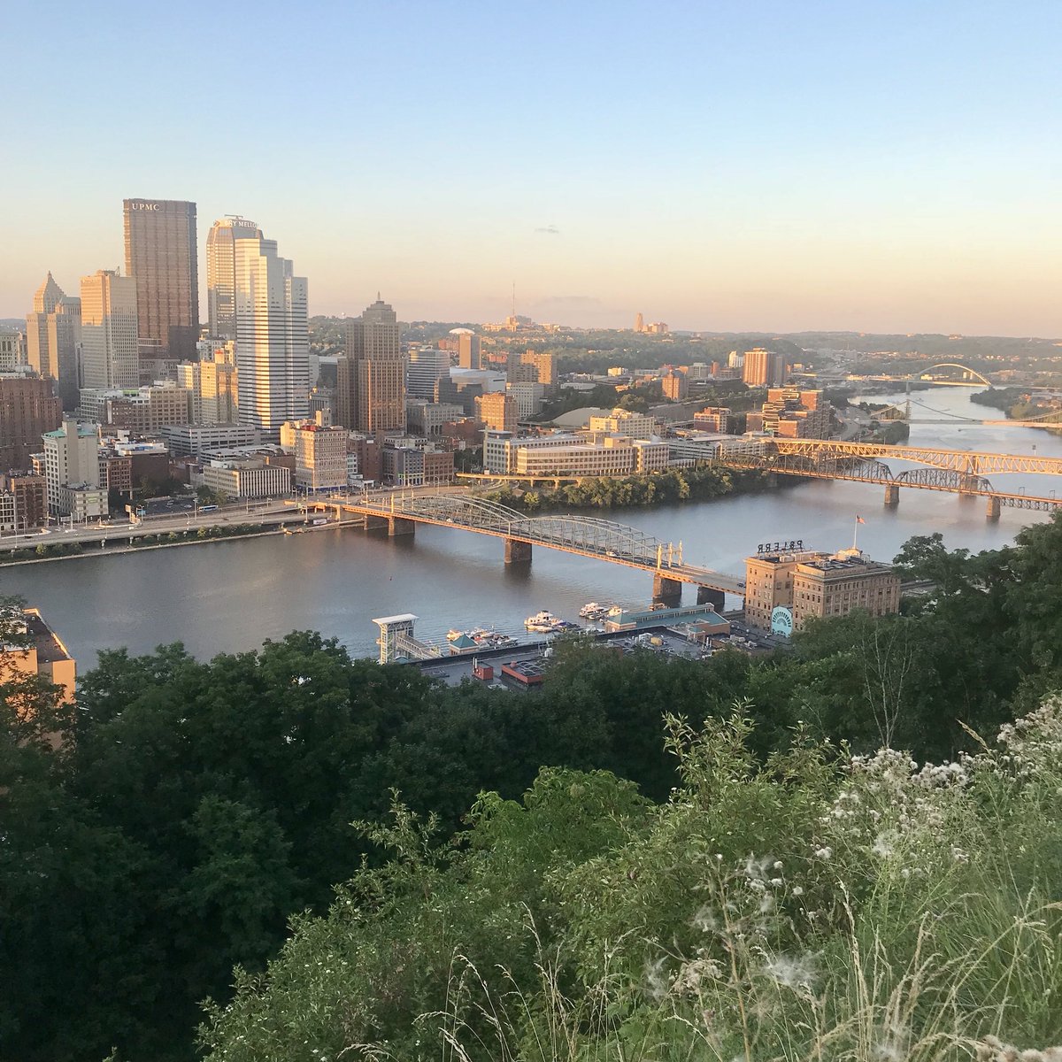 PaCommBankers's tweet photo. Visiting Tom Bailey @ Brentwood Bank this AM to build on passage of #S2155 helping #communitybanks to boost lending &amp; improve mortgage options. Good morning @Bethel_Park_PA &amp; @CityPGH!!  @ICBA @TimSDaly @KDKA @WPXI @WTAE @PittsburghPG @TribLIVE @PghBizTimes https://t.co/vSua4Tiln7