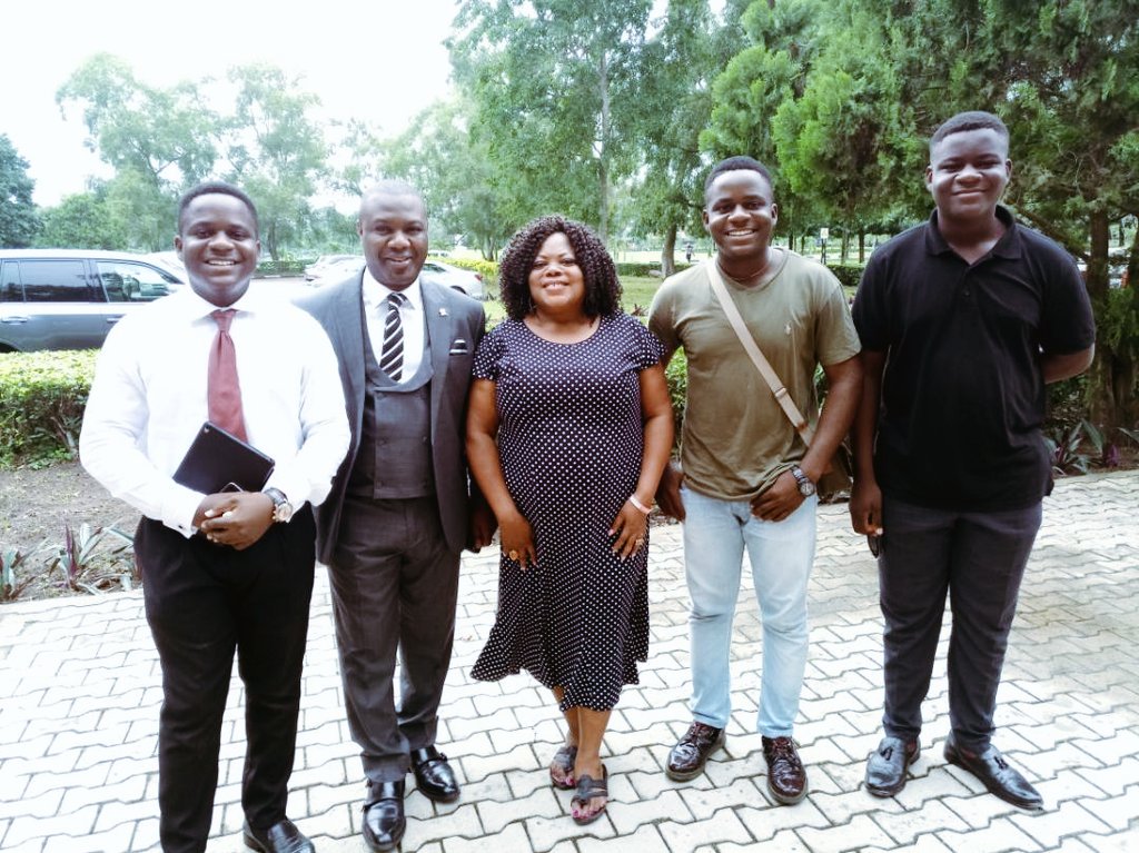 esivi_wali's tweet photo. Greatness captured in one picture! 

Still in the spirit of #RegalSet convocation, we took a picture with the registrar of @CUHEBRON, @MuyiwaOludayo #13thSet https://t.co/5msrQPcbGn