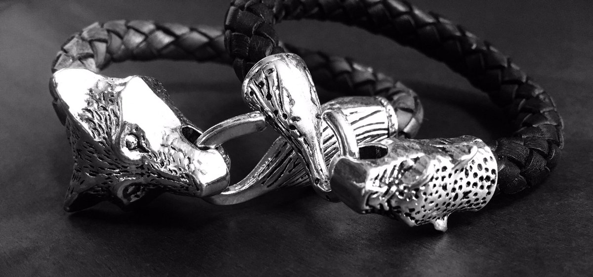 뱀수갑을 뛰어넘은 표범과 늑대 수갑!
리미티드 에디션으로 곧 판매합니다. :) 
기대해주세요!