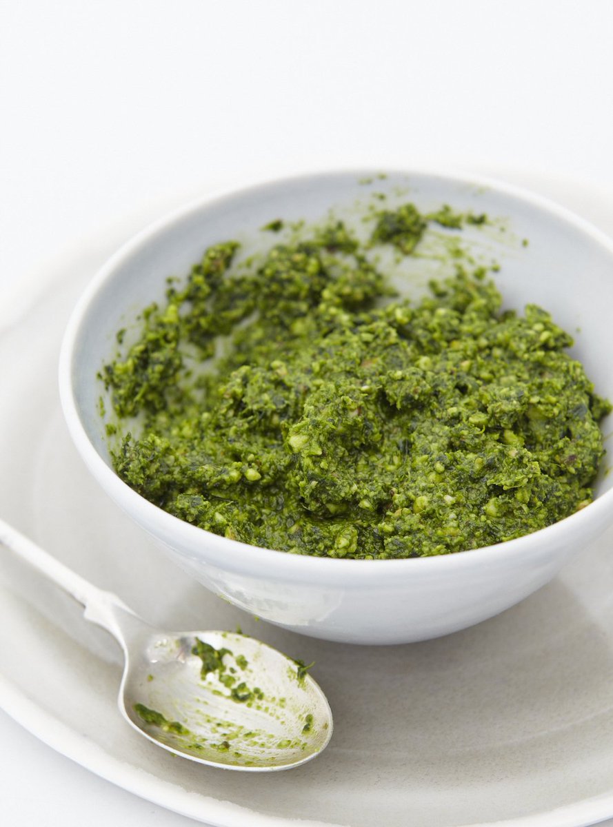 This recipe is alkaline nutrition summed up! Greens, nuts, herbs, spices and lots of flavour 💚 bit.ly/2JCZ6nR