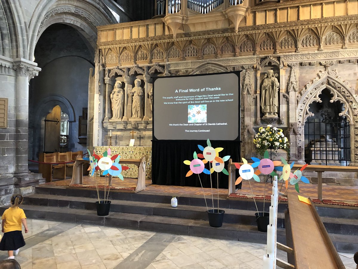 StDavidsCath's tweet photo. Beautiful service to mark the end of @ybd_stdavids this morning and the beginning of @Penrhyndewi Thanks to all the staff and pupils for all their hard work in preparing. Now go and have a lovely summer holiday 😊 #endofanera #newbeginnings #churchschools @PoblDewi @ChurchinWales https://t.co/6pLHwERJqN