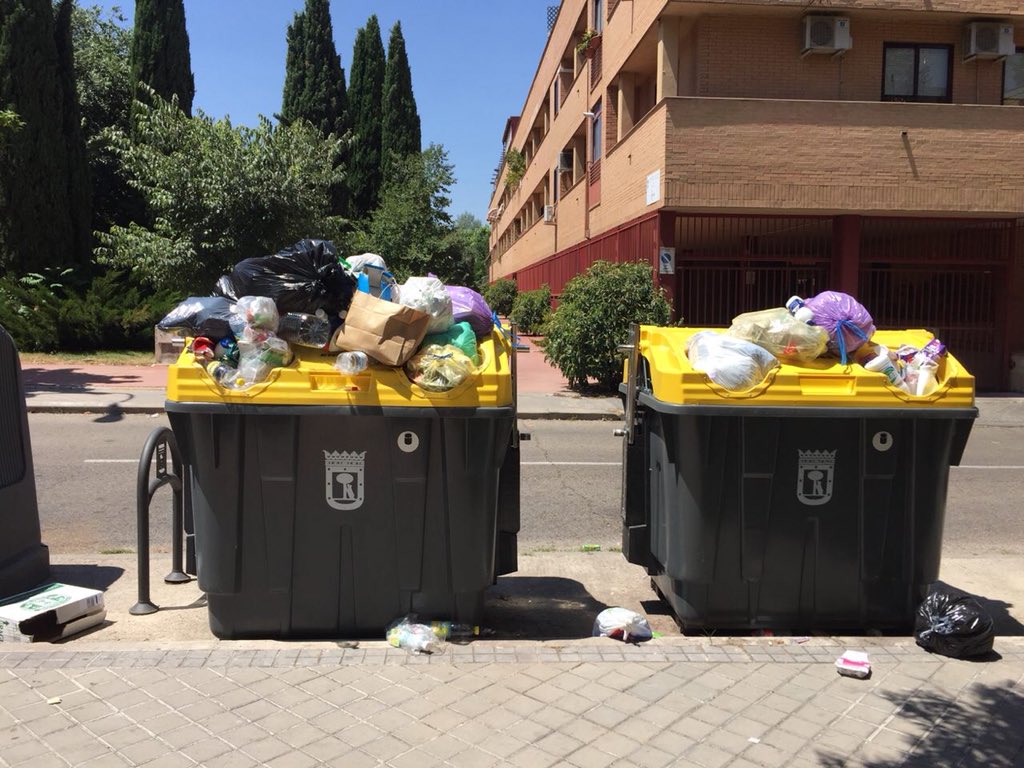 <a href="/Lineamadrid/">Línea Madrid</a> calle arroyonolino con timon. Barajas