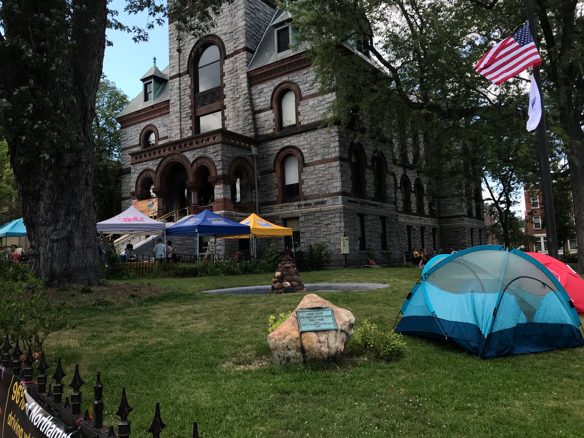 93.9 The River tweet media