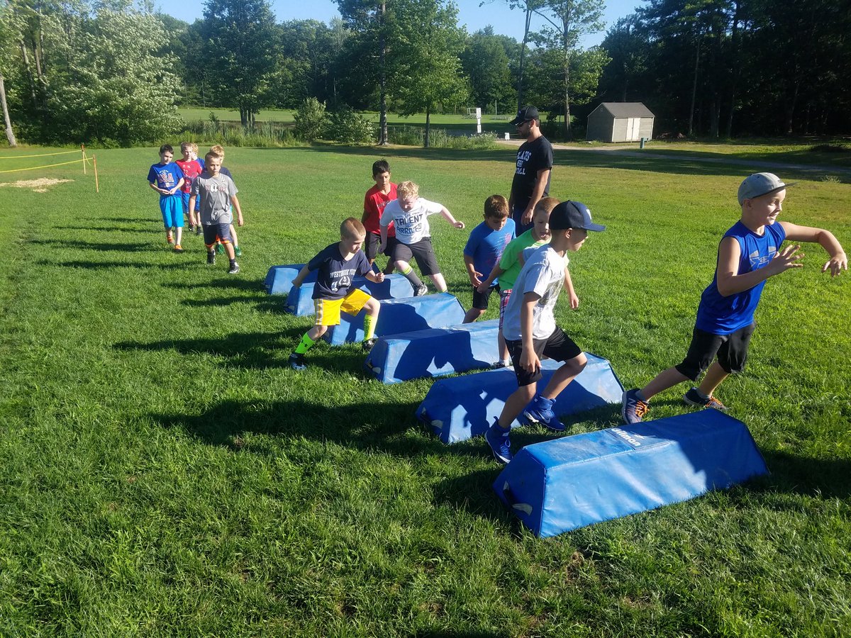 BlazesFootball's tweet photo. Bag day with the youngsters of @WYFBlazes last night. Great camp with the kids. Thanks to all! #goblazes https://t.co/idOJAof7Cv
