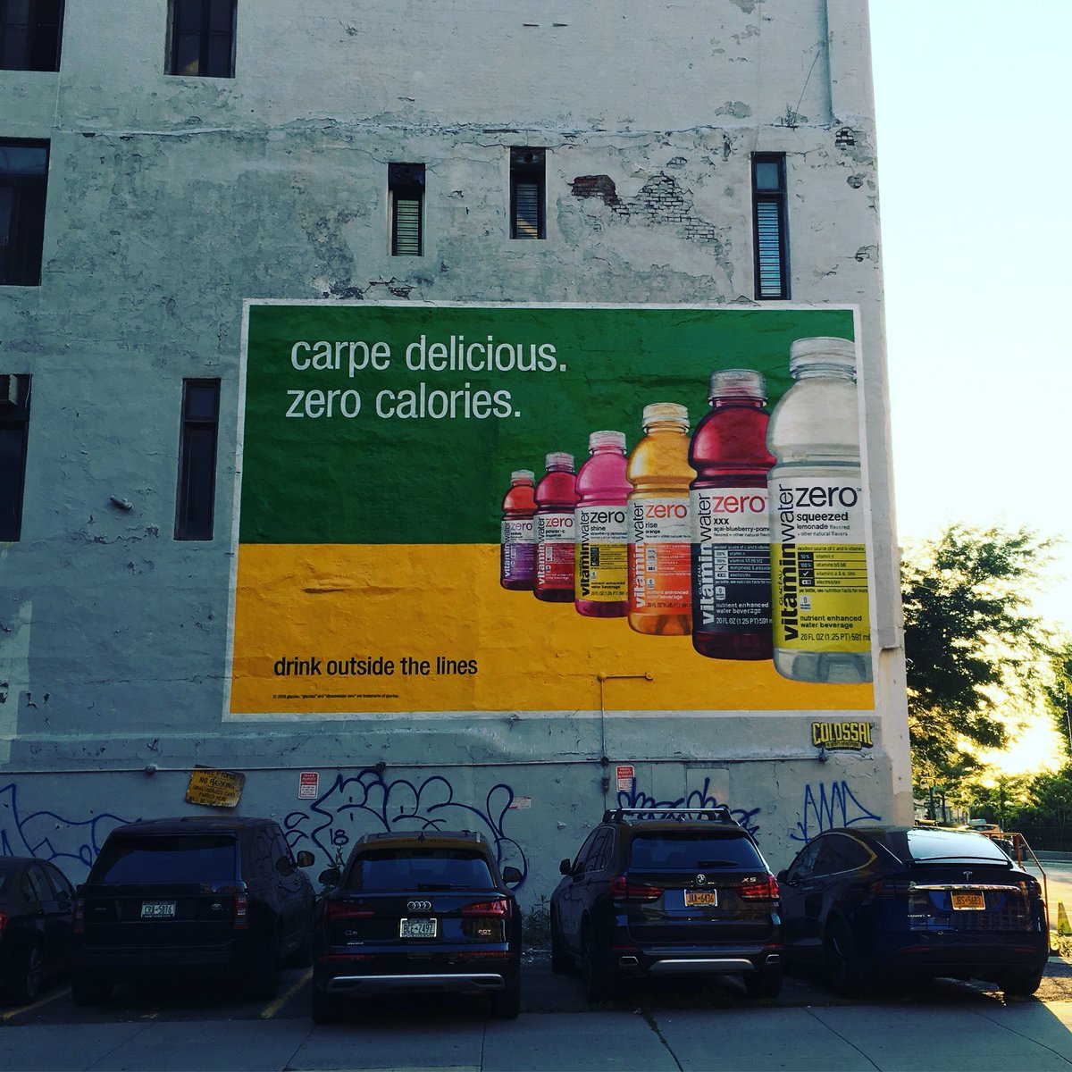 AdDiscourse's tweet image. Colorful #vitaminwater mural rocking the streets of the West Village🚀Love this bright sight👌🏻Awesome cars as well btw🏎
#mural #ad #advertising #newyork #newyorkcity #nyc #westvillage #billboard #ooh #advertisement #colors #colorful #bright #cars