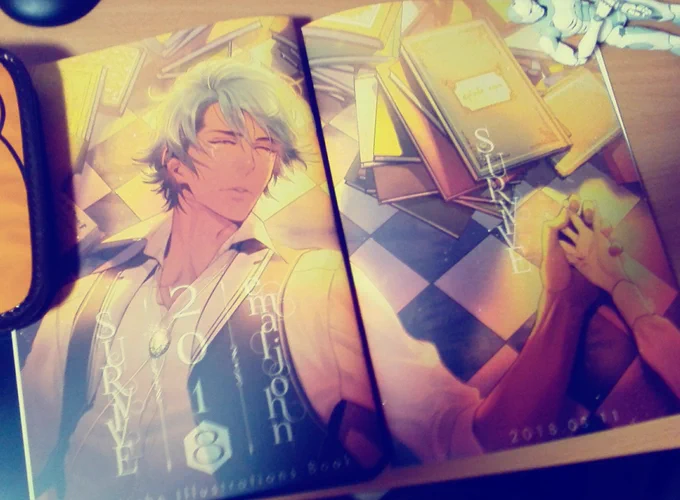 刷り直した新刊無事届きました!今回の本は倒神神倒さんがレイアウト担当してくださって、とんでもなく高級感溢れる仕上がりで、まさに画集って感じです 