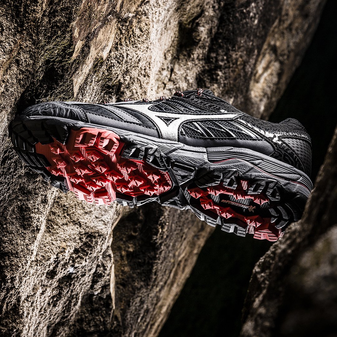 mizunoitalia's tweet photo. Qual è la tua caratteristica preferita della nuova Wave Mujin 5?
#PowerToPerform

#mizuno #mizunorunning #running #trail #wavemujin https://t.co/ZyTZiiEjT9