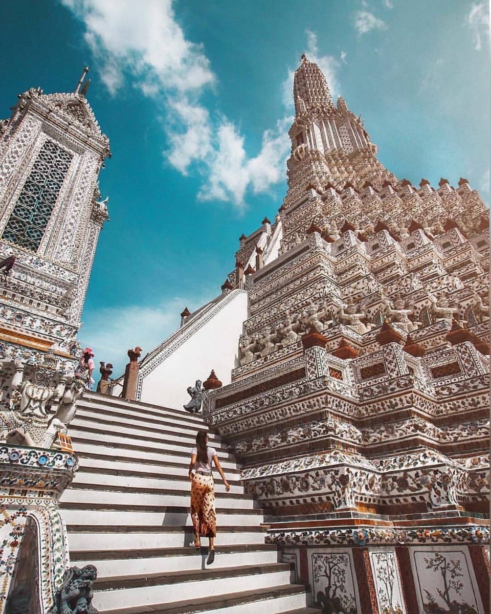 TheAsiatrip's tweet photo. Enrich your Bangkok experiences with a closer look into Wat Arun, one of the city's most magnificent landmarks by the Chao Phraya River. Visit Bangkok's magnificent temples with https://t.co/nT2PvwpAWb #experienceyourasia #globetrotter 📷 mundo_nomada_tailandia (On Instagram) https://t.co/qEeQWoGMza