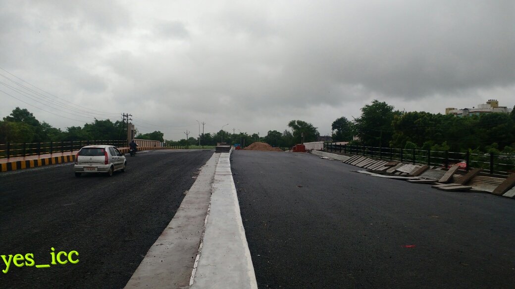 DevelopedSurat's tweet photo. Two #Khadi_Bridge on #Four_Lane_Road @ #New_Katarargam , #Amroli - #Variyav - #Jahangirpura Road , #KatarargamZone
#અમરોલી - #વરીયાવ માં #ખાડી પર #બ્રિજ બનાવી #4_લેન_રોડ નું કામ #અંતિમ_તબક્કામાં ...
Clicked by #FenilThakkar #Surat @OurSMC @mukeshpatelmla ji #yes_icc #Gujarat https://t.co/gr3t6dDRUF