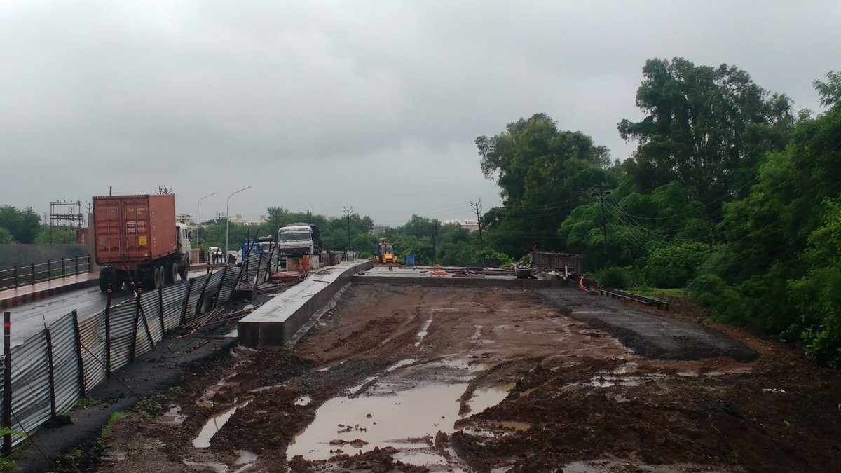 DevelopedSurat's tweet photo. Two #Khadi_Bridge on #Four_Lane_Road @ #New_Katarargam , #Amroli - #Variyav - #Jahangirpura Road , #KatarargamZone
#અમરોલી - #વરીયાવ માં #ખાડી પર #બ્રિજ બનાવી #4_લેન_રોડ નું કામ #અંતિમ_તબક્કામાં ...
Clicked by #FenilThakkar #Surat @OurSMC @mukeshpatelmla ji #yes_icc #Gujarat https://t.co/gr3t6dDRUF