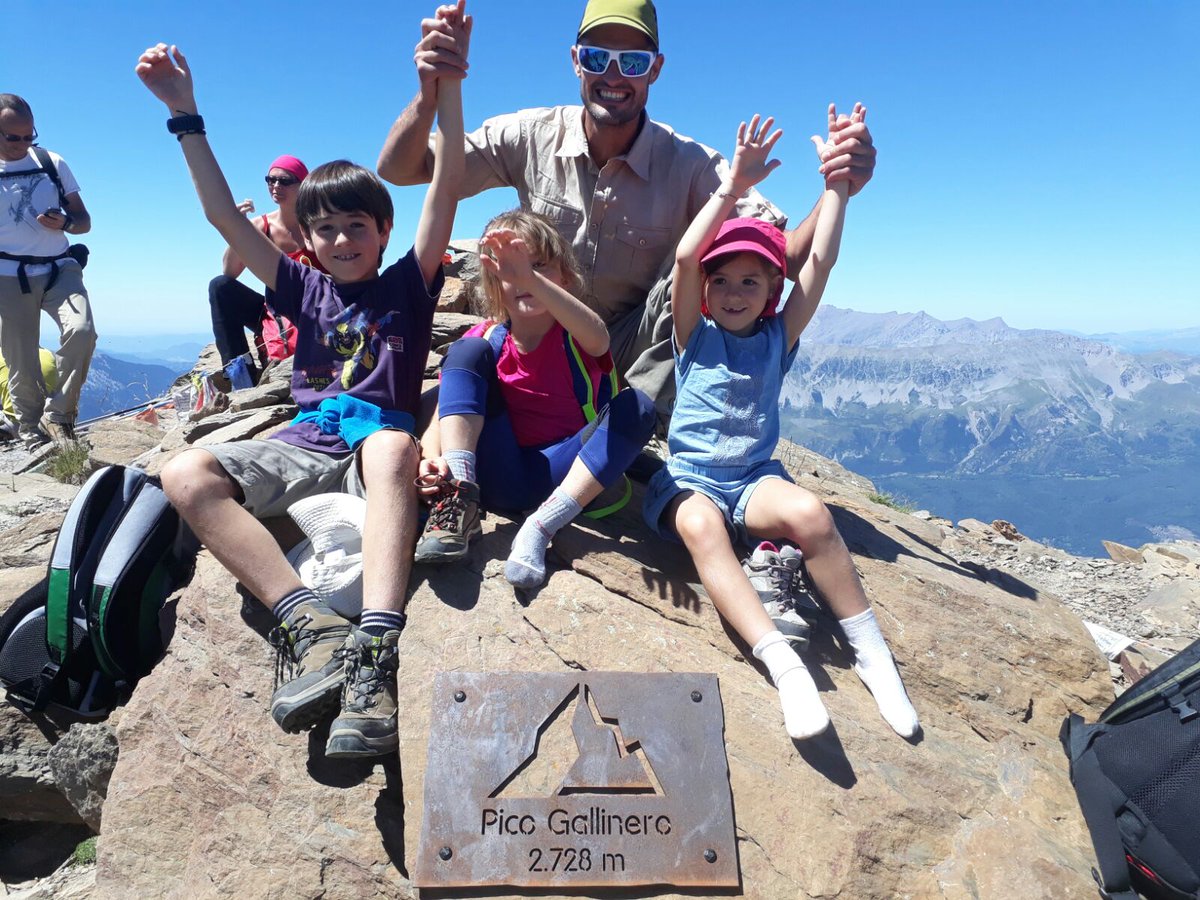 AramonCerler's tweet photo. En un rato subimos a esta cima, ¿te apuntas? #picoGallinero #excursionesguiadas https://t.co/l92EmMEsHI