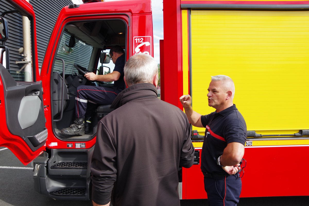 SDIS50's tweet image. Pt Log - Acquisition d'un FSR

Ce FSR acquis sur le plan d'équipement va être affecté au CSP Cherbourg. Il remplacera un  véhicule du même type qui sera réaffecté dans le département. 
 3  agents du CSP étaient présents pour sa réception. 

#log50
#ppi50
#groupementNord