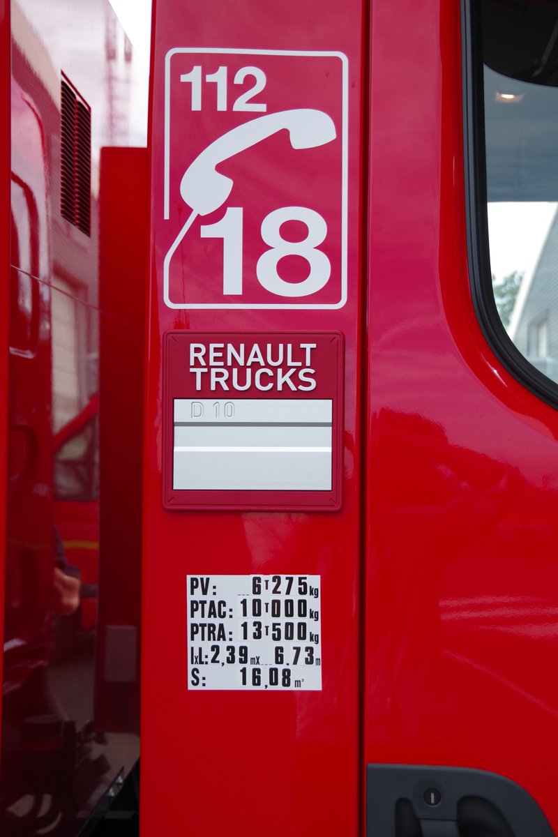 SDIS50's tweet image. Pt Log - Acquisition d'un FSR

Ce FSR acquis sur le plan d'équipement va être affecté au CSP Cherbourg. Il remplacera un  véhicule du même type qui sera réaffecté dans le département. 
 3  agents du CSP étaient présents pour sa réception. 

#log50
#ppi50
#groupementNord