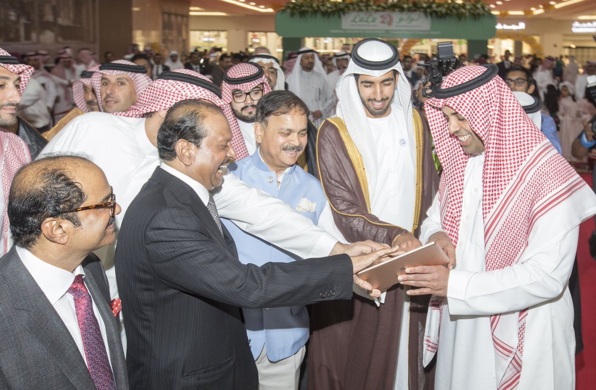 Yusuffali_MA's tweet photo. It’s been truly a memorable&amp;enriching journey from 1st small smkt. to our 150 Hmkt. I sincerely thank all visionary leaders, my 46,300 colleagues&amp; trade partners who always been an integral part of our growth &amp; devt @adchamber @UAEEmbassyKSA @SAGIAgov @Economyae @IndianEmbRiyadh https://t.co/qbyIyu5WeI