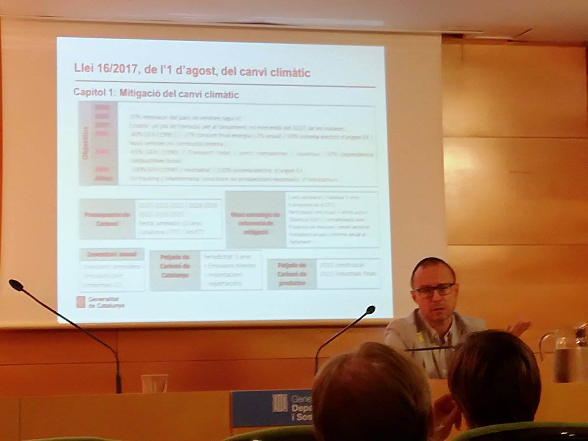 victorlunap's tweet photo. Avui estem debatent sobre la nova Llei 16/2017 del #CanviClimàtic als Dialegs amb el #3rSector #Ambiental a @mediambientcat. Cal aconseguir reduir molt les nostres emissions, tot millorant el #transportpúblic i fomentant la #mobilitat #sostenible i la #energia amb #renovables https://t.co/xOEanPlbCw