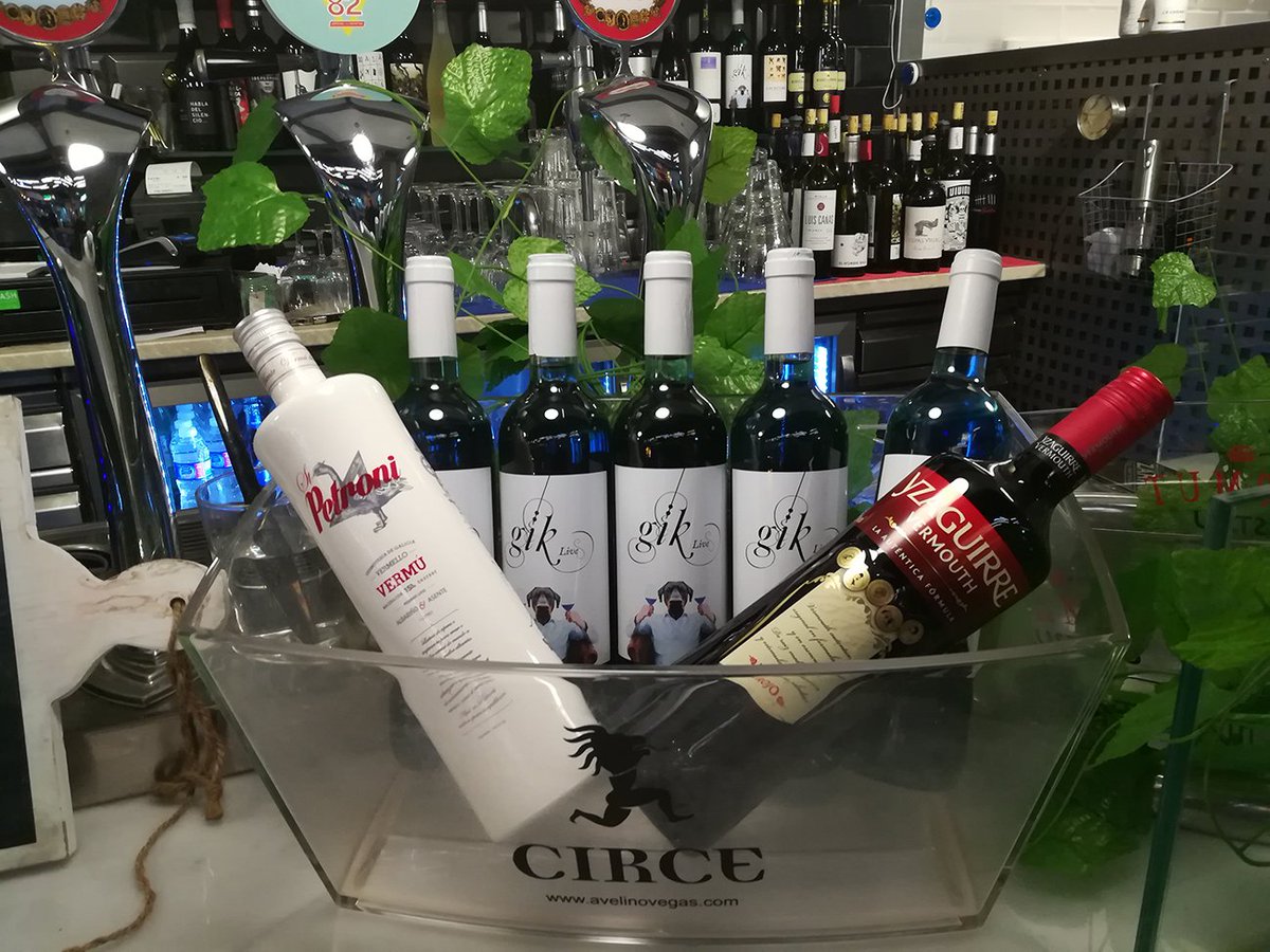 marketbarcelo's tweet photo. ¡Un buen vermú entre amigos es sin duda una opción que nunca falla! El Foro de @marketbarcelo tiene todo listo para que vengáis y disfrutéis del mejor ambiente. ¡Os esperamos! 🍷💃 #foodmarketbarcelo #madrid #planesmadrid #vermu #vermouth https://t.co/ALBcp6eC3A