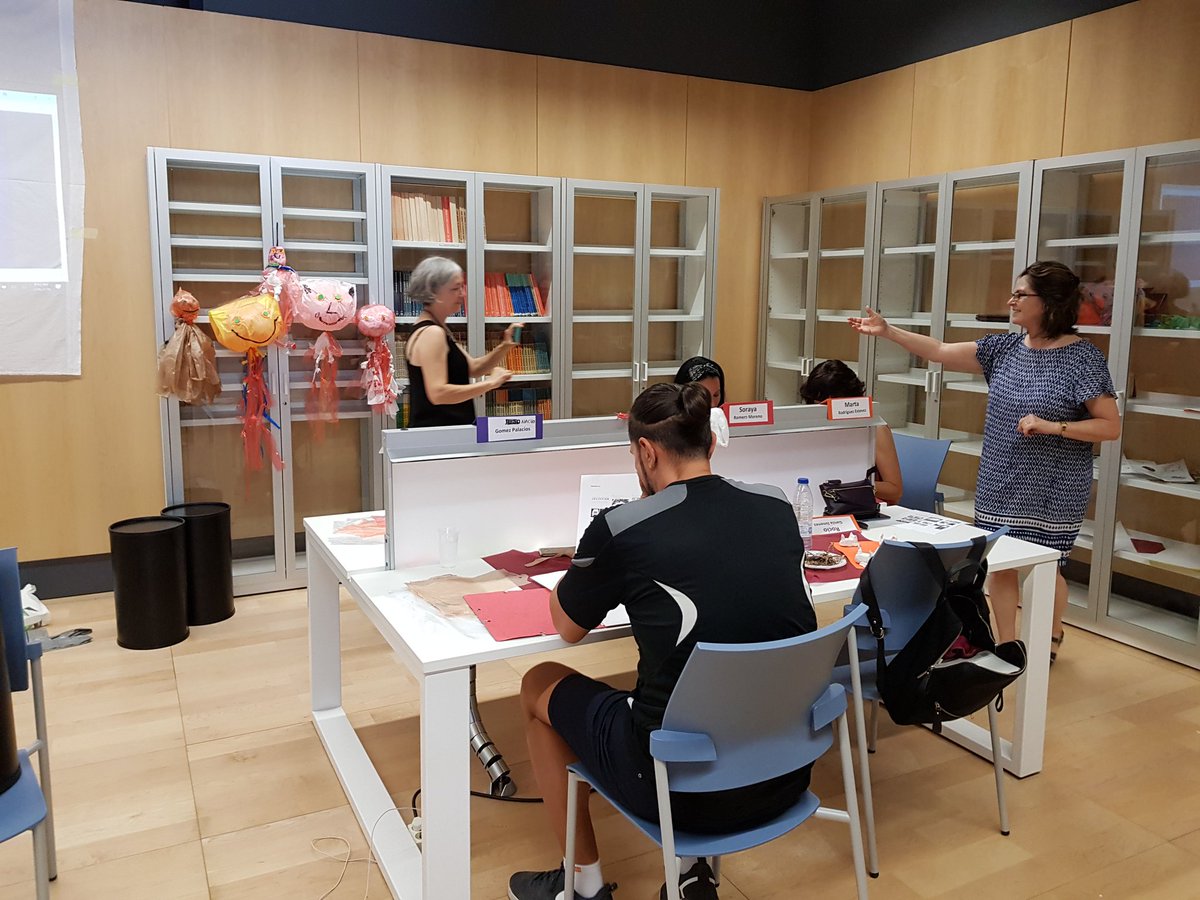 twittfyi's tweet photo. #PFLE18 Teaching integrated arts with Enid Larsen. Creativity, collaboration and hands on activities @dcerverao @MTDHF @MayteRguezMed https://t.co/Ov5TvZvAO6