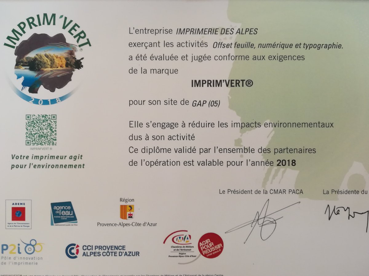 IMPRIMERIEIDA05's tweet photo. @IMPRIMERIEIDA05 vient d'être récompensée pour son engagement envers l'environnement depuis de nombreuses années !!! Nous avons reçu le diplôme Imprim'Vert pour l'année 2018. 🎓🏔️🌼#protection #environnement #fiersdenotreimplication #PRINTING #hautesalpes https://t.co/twqiGteKXX